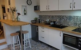 Apt 2 - Le Kennedy